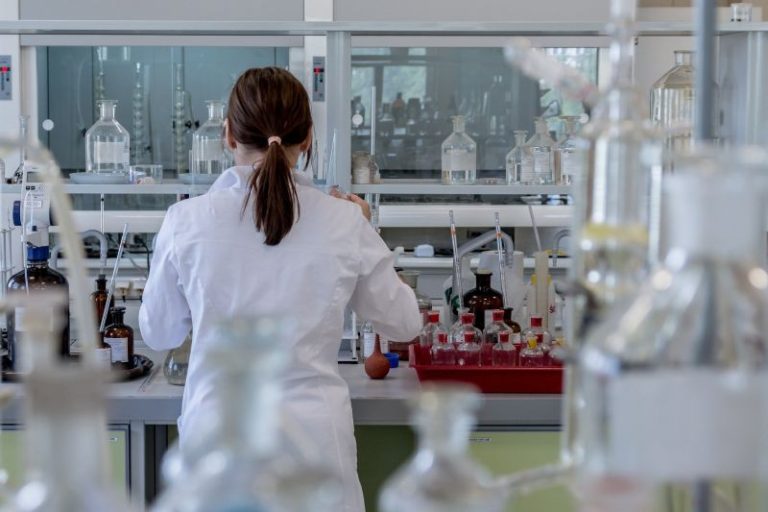 Γυναίκες φαρμακοποιοί: Προβλήματα και λύσεις – Πρωτοβουλία από τον Φαρμακευτικό Σύλλογο Θεσσαλονίκης