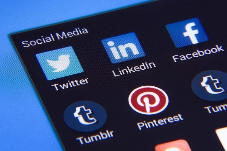 «Κόφτης» στα social media για παιδιά κάτω των 15 ετών από την 1/1/2027 – Υποχρεωτική επαλήθευση ηλικίας μέσω Kids Wallet